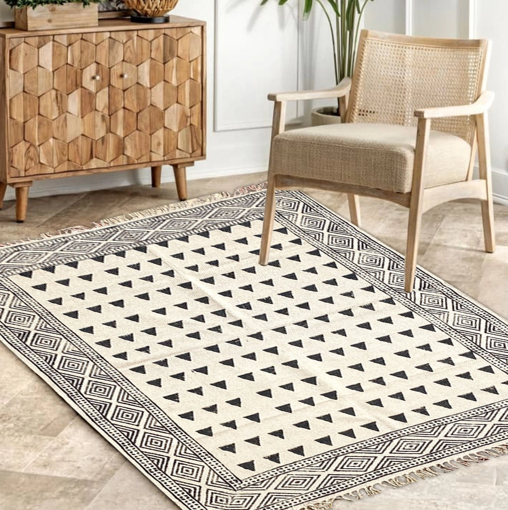 Black overall printed cotton rug