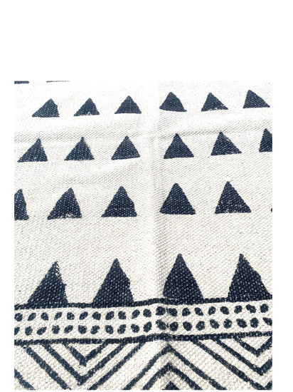 Black pattern cotton rug